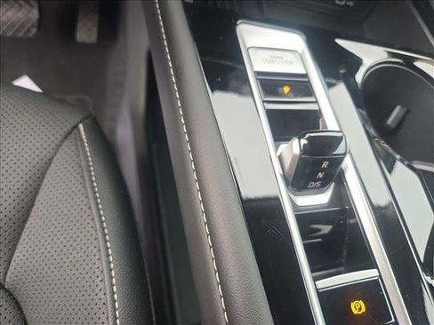 Used 2025 Volkswagen Atlas SE image 11