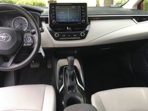 Used 2021 Toyota Corolla LE FWD image 23