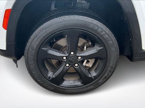 Used 2023 Jeep Grand Cherokee L Altitude image 33