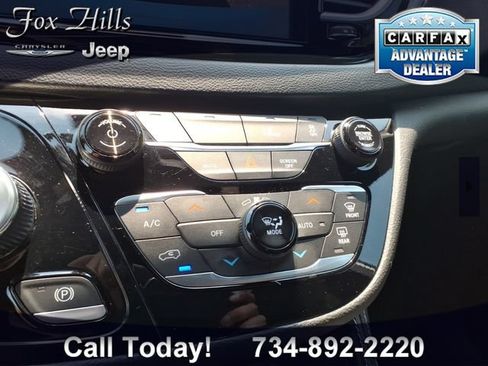 Certified 2026 Chrysler Pacifica Limited FWD image 23