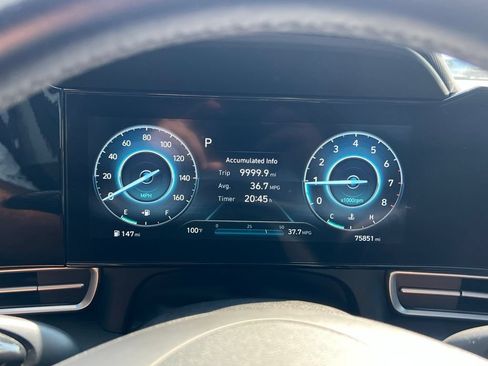 Used 2021 Hyundai Elantra Limited FWD image 23