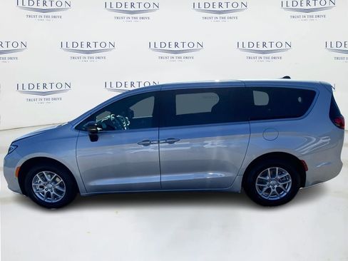 New 2026 Chrysler Pacifica Select image 8