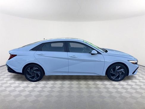 New 2025 Hyundai Elantra SEL w/ Cargo Package image 4