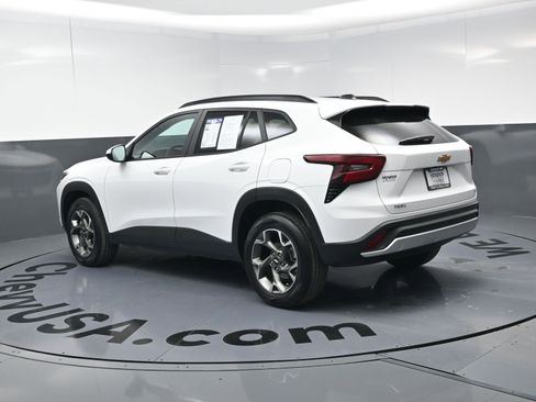 Certified 2025 Chevrolet Trax LT w/ Driver Confidence Package image 7