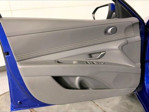 Used 2025 Hyundai Elantra SEL image 24