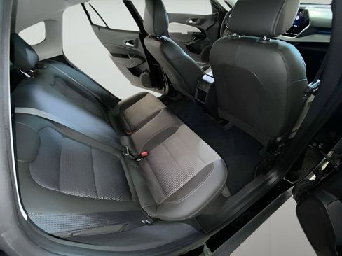 Used 2025 Chevrolet Trax LT FWD image 36
