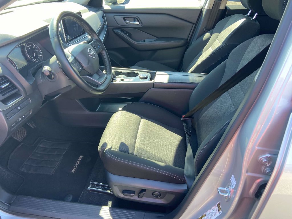 Used 2025 Nissan Rogue SV AWD/4WD image 14