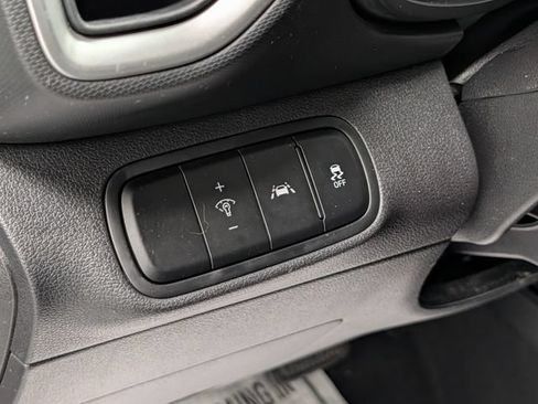 Used 2020 Hyundai Venue SEL FWD image 15