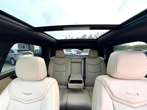 Used 2018 Cadillac XT5 Luxury w/ Driver Awareness Package FWD image 15