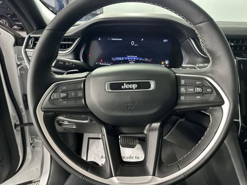 Used 2024 Jeep Grand Cherokee Altitude AWD/4WD image 10