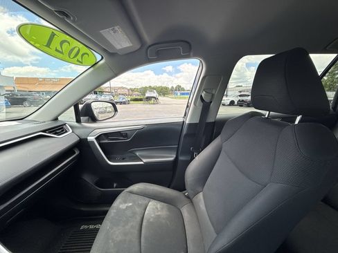 Used 2021 Toyota RAV4 LE AWD/4WD image 30
