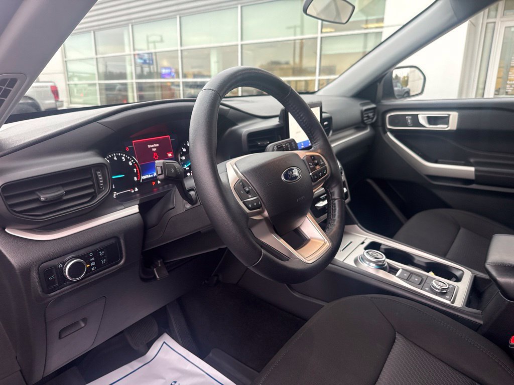 Used 2023 Ford Explorer XLT AWD/4WD image 15