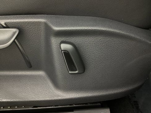 Used 2019 Volkswagen Golf R 4-Door AWD/4WD image 41