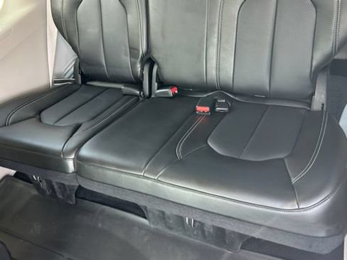 Used 2024 Chrysler Pacifica Touring-L FWD image 31