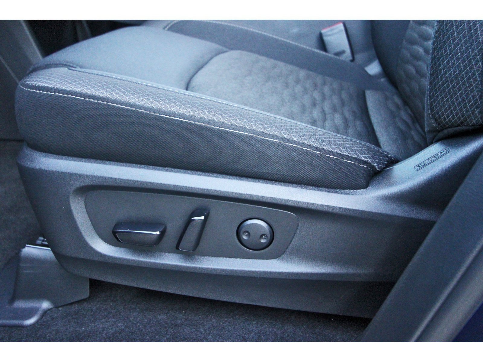 Certified 2025 Nissan Pathfinder SV w/ SV Premium Package FWD image 31