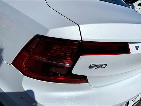 Used 2018 Volvo S90 T6 Inscription w/ Convenience Package image 30