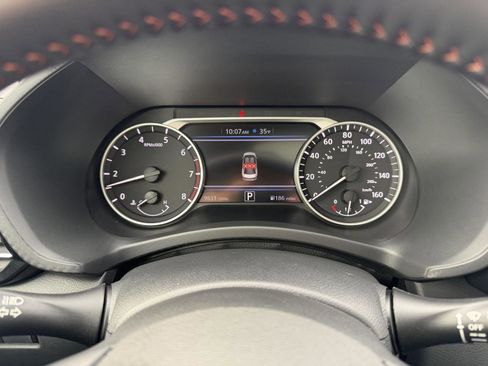 Used 2025 Nissan Sentra SR w/ SR Premium Package image 18