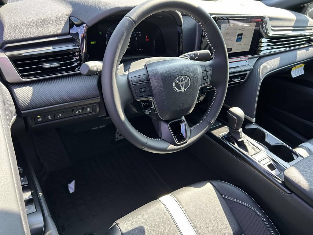 New 2026 Toyota Camry Hybrid FWD image 12
