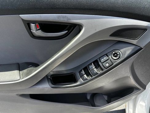 Used 2016 Hyundai Elantra SE image 13