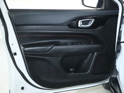 Used 2025 Jeep Compass Trailhawk AWD/4WD image 16