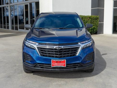 Used 2022 Chevrolet Equinox LS w/ LS Convenience Package image 2