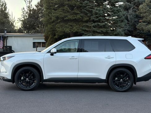 Used 2024 Toyota Grand Highlander Limited image 8