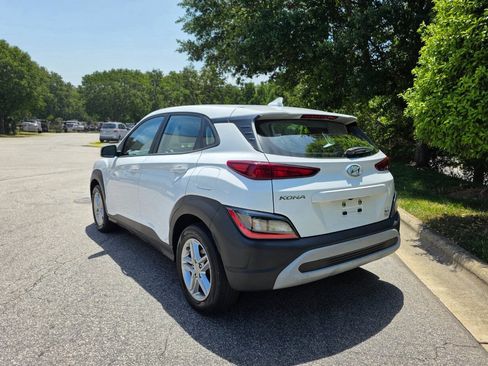 Used 2022 Hyundai Kona SE w/ Cargo Package FWD image 3