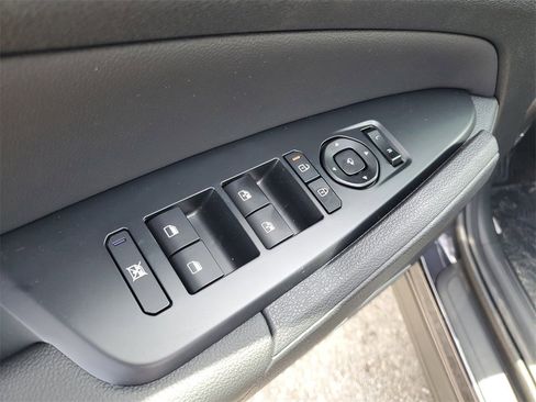 New 2026 Kia Sportage SX image 9