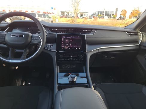 New 2025 Jeep Grand Cherokee L Altitude image 18