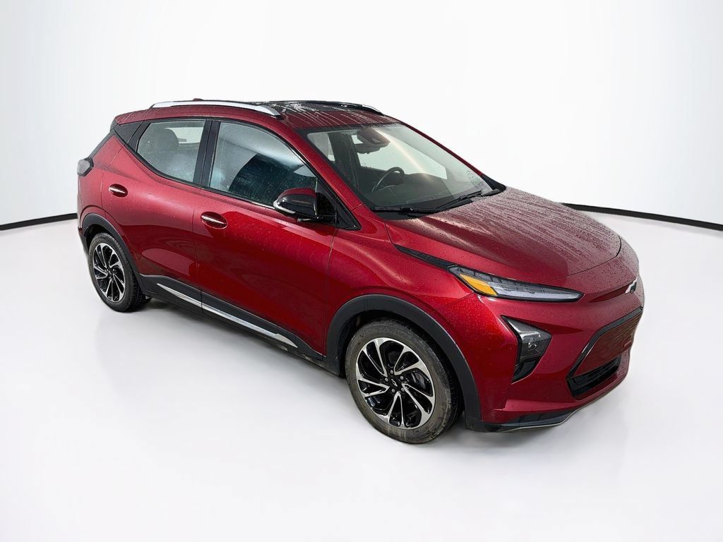 Used 2023 Chevrolet Bolt EUV Premier w/ Sun & Sound Package FWD image 3