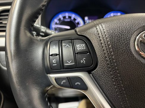 Used 2017 Toyota Highlander SE AWD/4WD image 24