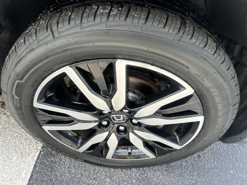 Used 2020 Honda Pilot Touring image 6