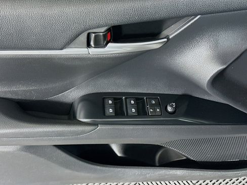 Used 2018 Toyota Camry LE image 15