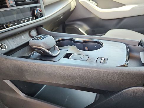 Used 2023 Nissan Rogue SV w/ SV Premium B Package image 25