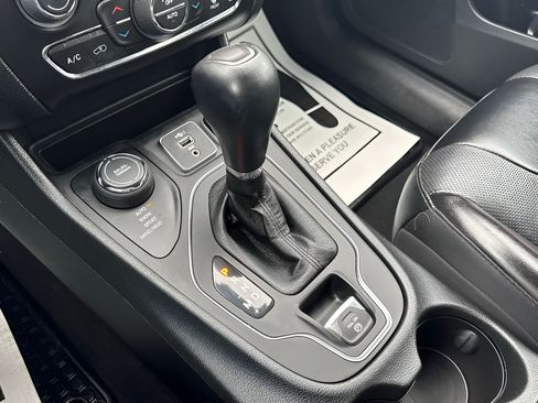 Used 2022 Jeep Cherokee Latitude Lux AWD/4WD image 12