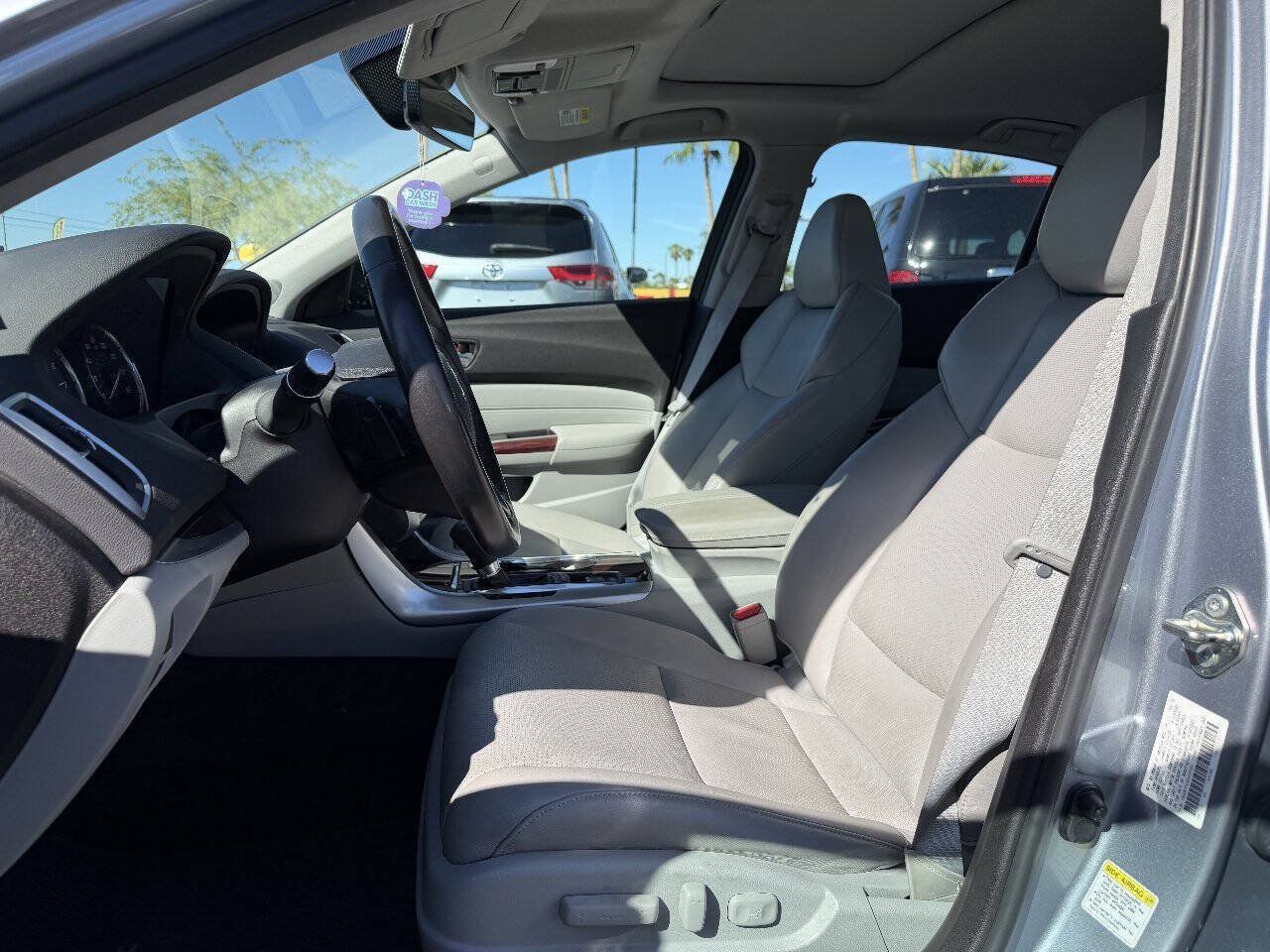 Used 2016 Acura TLX w/ Technology Package FWD image 9