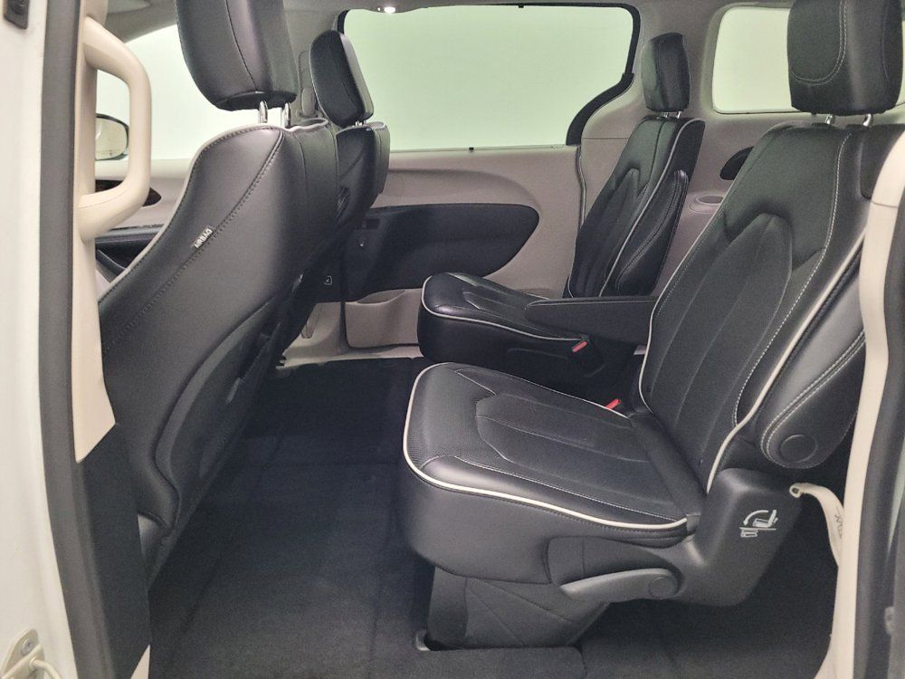 Used 2023 Chrysler Pacifica Limited FWD image 18