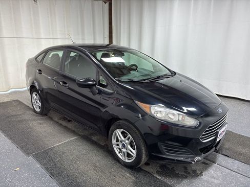 Used 2019 Ford Fiesta SE image 3
