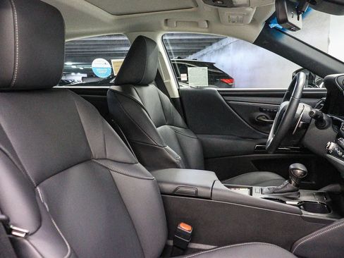 Used 2025 Lexus ES 350 w/ Premium Package FWD image 17