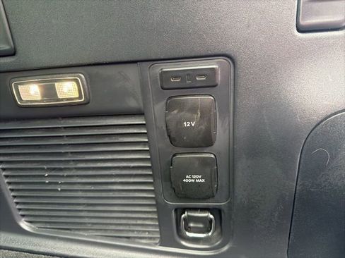 Used 2025 Ford Expedition Active image 10