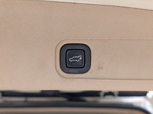 Used 2014 Chevrolet Suburban LTZ image 28