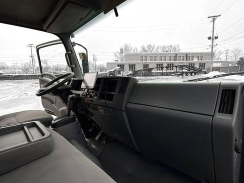 Used 2019 Isuzu NPR HD image 20