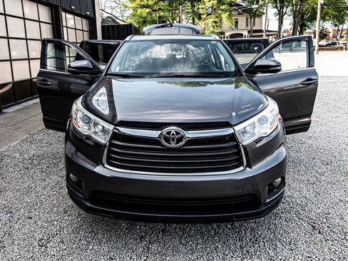 Used 2014 Toyota Highlander XLE image 19