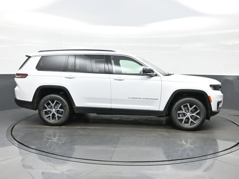 New 2025 Jeep Grand Cherokee L Limited w/ Luxury Tech Group II AWD/4WD image 7