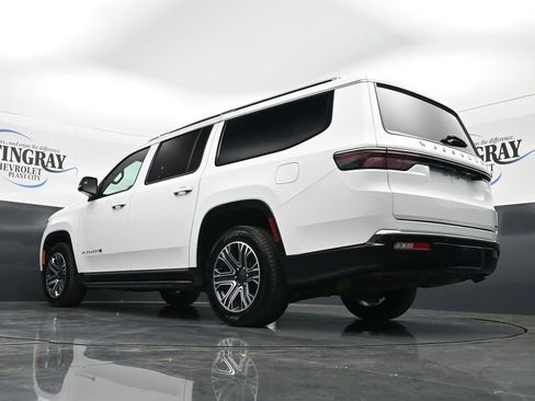 Used 2024 Jeep Wagoneer L Series II w/ Flexible Seating Group image 21