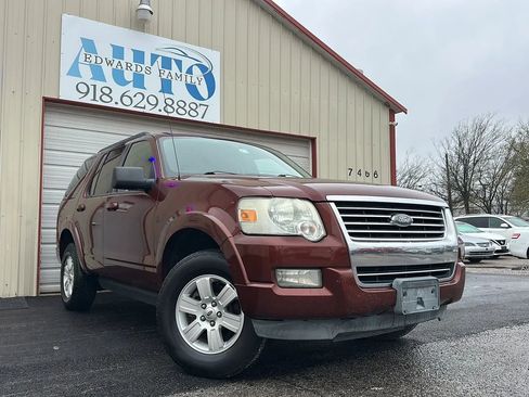 Used 2010 Ford Explorer XLT image 1