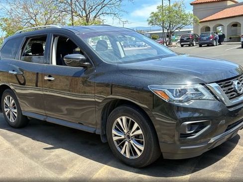 Used 2019 Nissan Pathfinder S FWD image 2