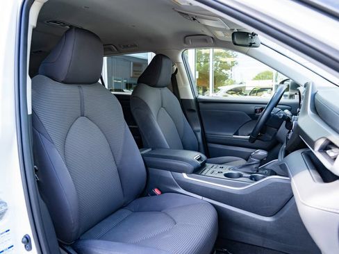 Used 2020 Toyota Highlander LE AWD/4WD image 27
