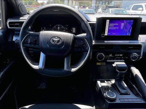 Certified 2025 Toyota Tacoma SR5 w/ SR5 Upgrade Package AWD/4WD image 9