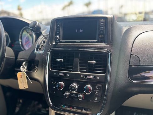 Used 2019 Dodge Grand Caravan SXT FWD image 14